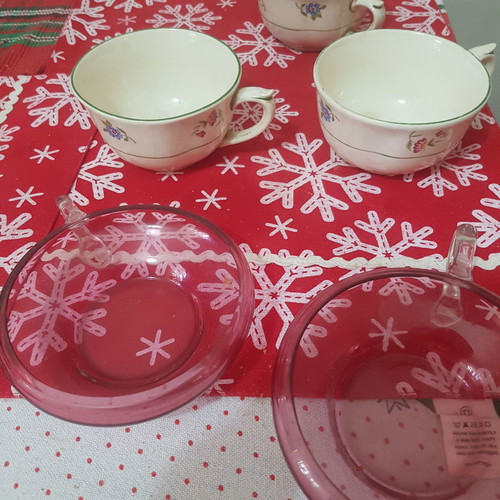 Old sweet cups and saucer set 3+1 used