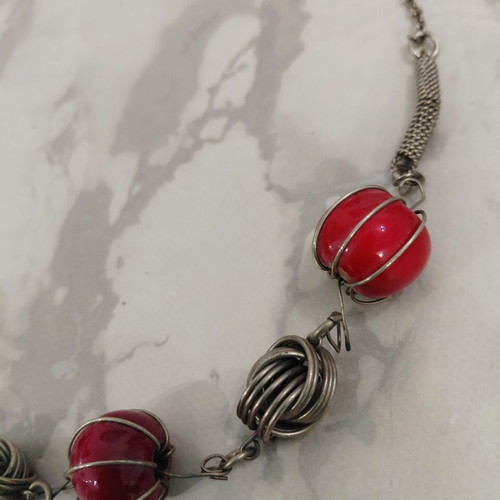 Vintage women's necklace from the 1970s, used