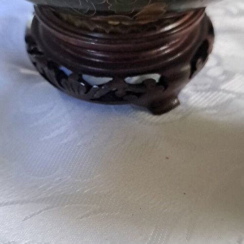 Cloisonne set of 4 pieces with 2 wooden bases like new
