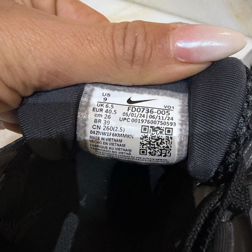 Nike V2K run athletic shoes like new, size 40.5, black and silver
