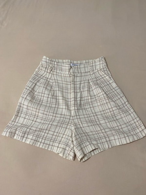 Linen shorts Stradivarius used, white and beige with defect