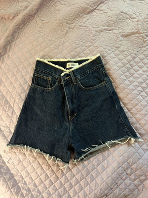 No Thinkin Shorts size 34 like new, blue with detailed waist