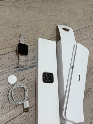 Apple Watch 44mm Series 6 σαν καινούργιο με κουτί και φορτιστή