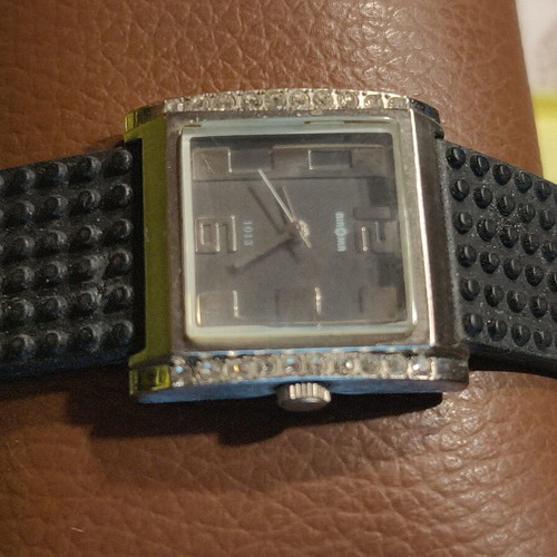 BIAOMA 1013 quartz watch with black dial and crystal accents