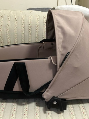Stokke BabyZen Yoyo bassinet taupe like new