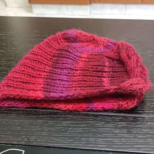 Women's knitted handmade hat like new, size M