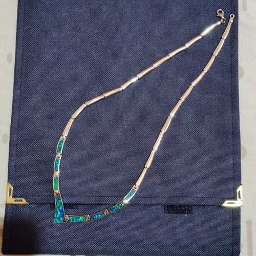 Silver solid necklace with opal, like new