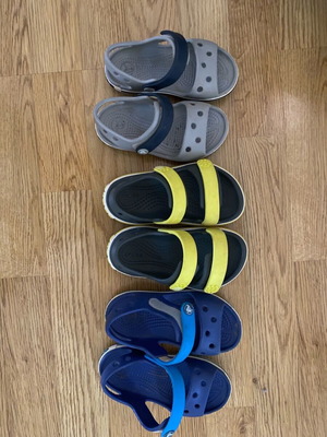 Crocs σαγιονάρες αγοριών σαν καινούργιες, νούμερα 24-25