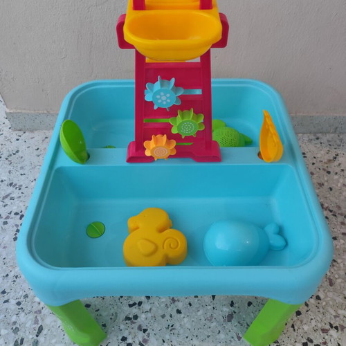 Children's sand and water play table