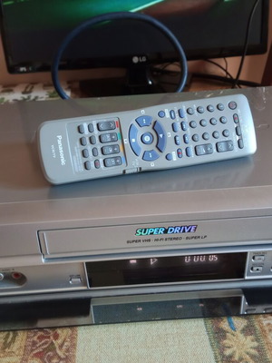 Panasonic NV830 Super VHS плейър употребяван с дистанционно