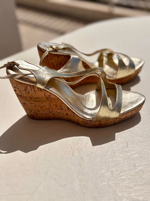 Gold sandals like new