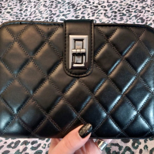 Shoulder bag like new, black with detachable chain