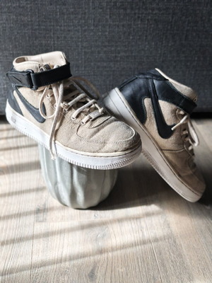 Nike Air Force 1 High Suede αθλητικά σαν καινούργιο, μαύρο και μπεζ