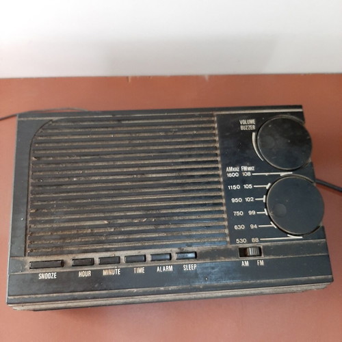 Vintage clock radios from the 70s used, pack of two