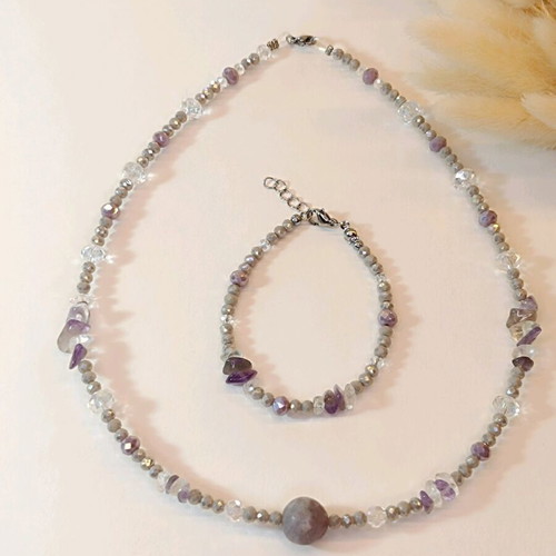 Jewelry set with purple semi-precious stones new, necklace and bracelet