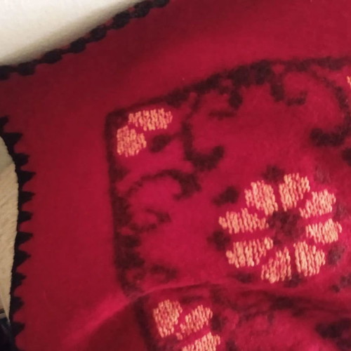 Traditional handmade woolen double loom blanket like new, burgundy