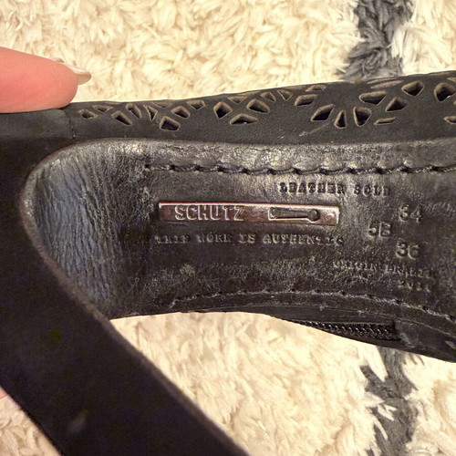 Schutz ankle boots with zipper and perforated leather, like new, size 36