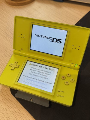 Nintendo DS Lite Lime Green used, reads GBA games only