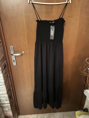 Black smocked dress one size, new, strap and strapless
