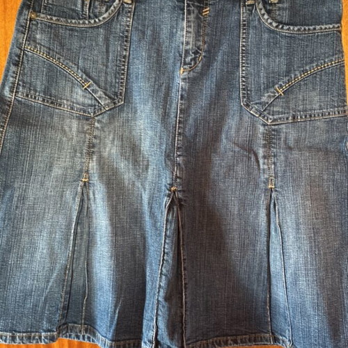 Vintage Y2K Denim Midi Skirt with Pleats and Decorative Stitching like new, blue