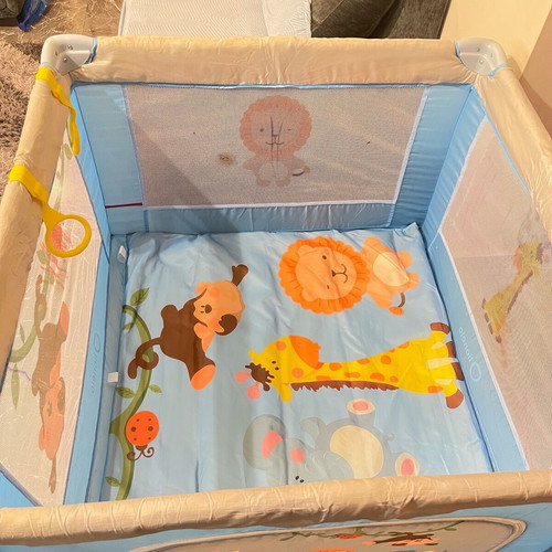 Lionelli Playpen like new with extra Hauck mattress