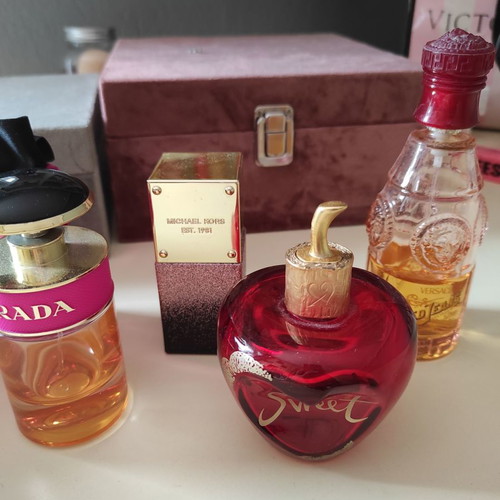 Empty perfume bottles used, pack of 13 pieces