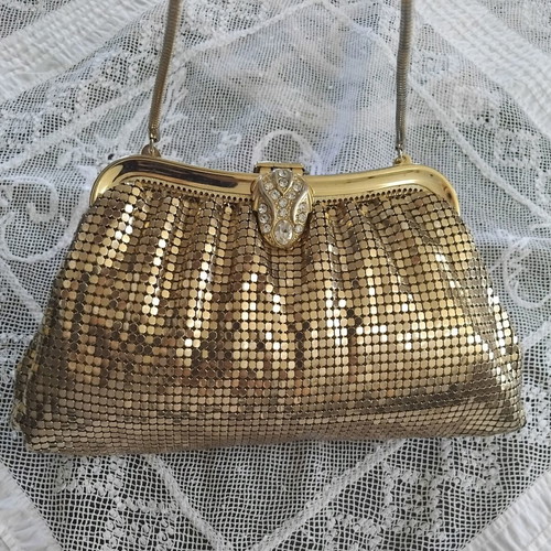 Vintage Whiting & Davis Evening Clutch bag like new, gold metal mesh