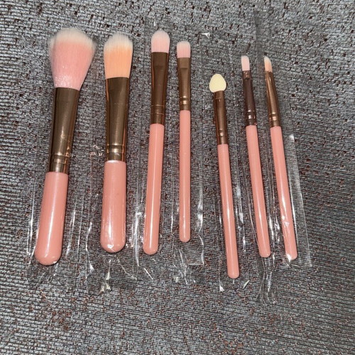 Makeup brush set new, ideal for foundation and contour