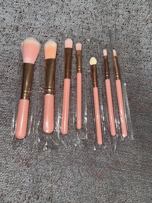 Makeup brush set new, ideal for foundation and contour