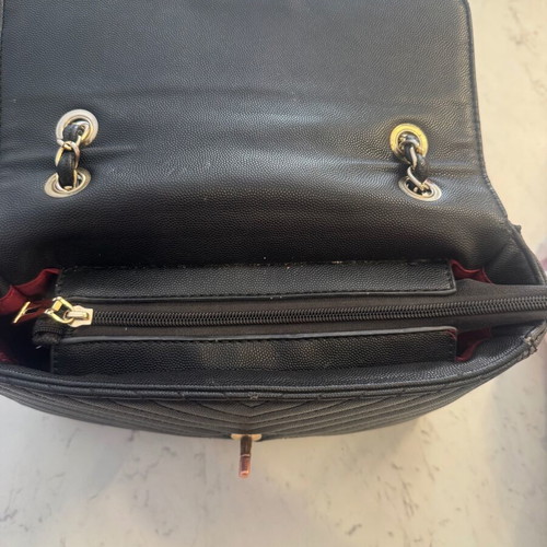 Bag crossbody black like new, medium size