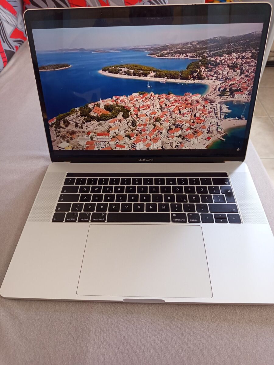 Apple Macbook Pro 15.4