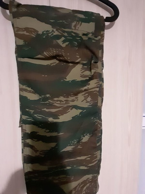 Camouflage pants size M like new
