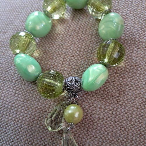 Women's bracelet like new in light green shade
