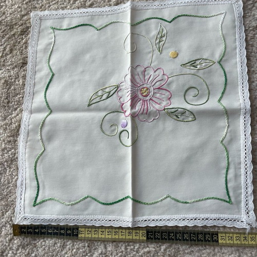 Embroidered doilies used, pack of 6, napkins