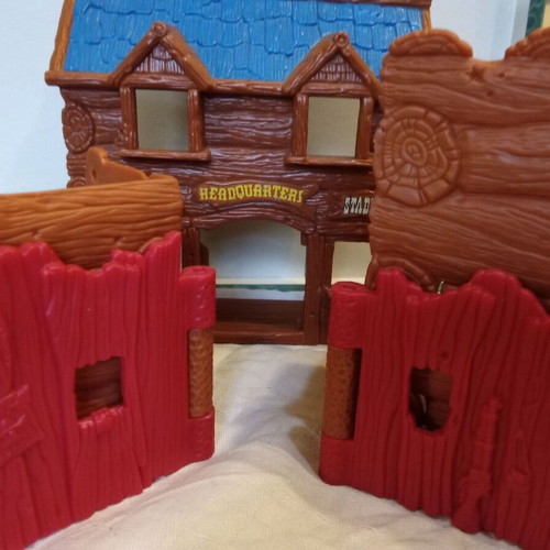 Fisher Price Jail Sallon like new
