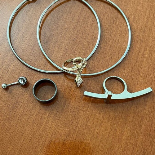 Jewelry like new, pack of 5 pieces, silver color