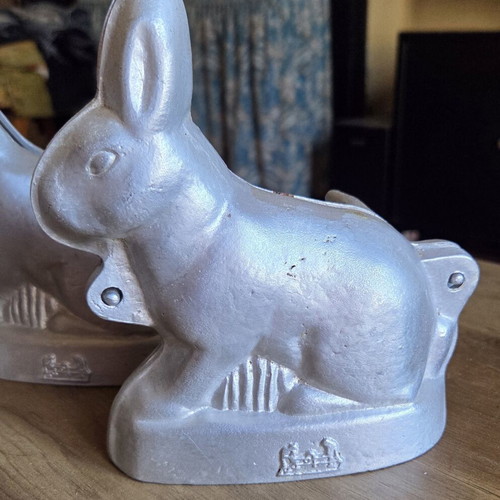 Rabbit Molds cast aluminum vintage set of 3 used
