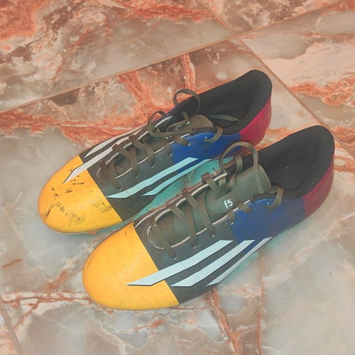 Adidas F5 Predator Lionel Messi Football Shoes like new, size 45