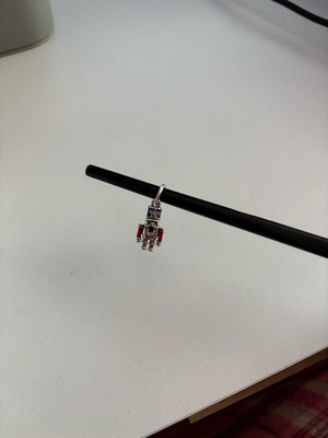 Πανδώρα στοιχείο καρυοθραύστης σαν καινούργιο, μπλε και κόκκινο