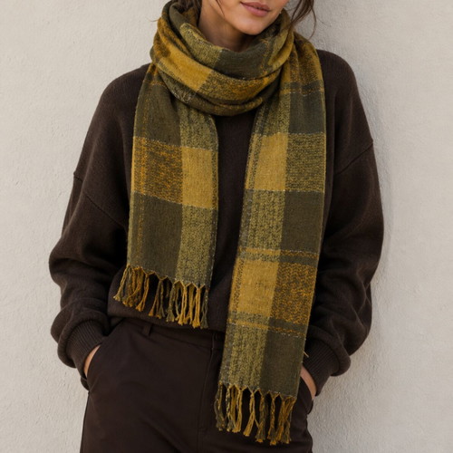 Scarf like new, green and yellow