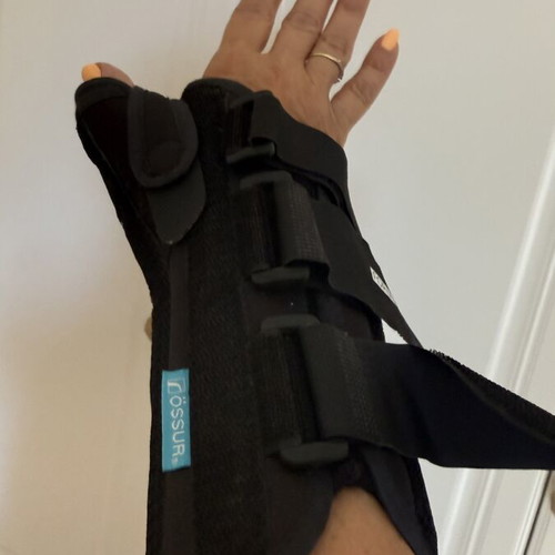 Össur Formfit Spica Wrist and Thumb Brace S/M like new, black