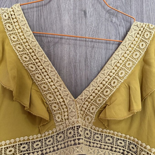 Mustard T-shirt like new, size M