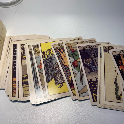 Classic Tarot Cards new with guidebook