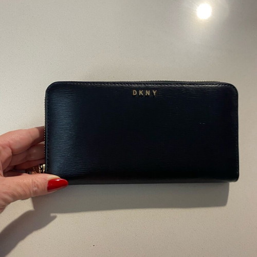 DKNY leather wallet black like new