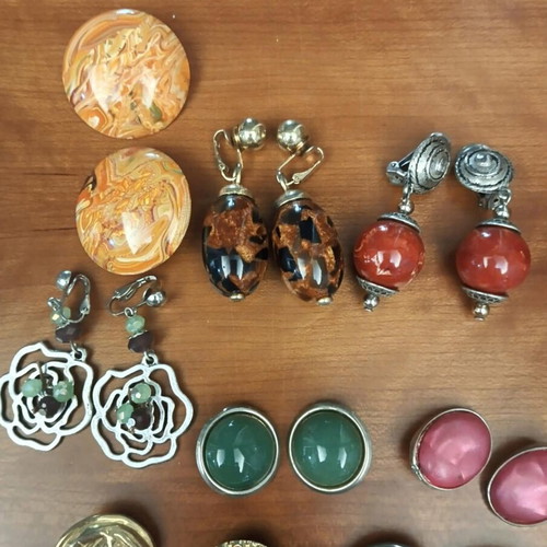 Vintage earrings pack of 12 pairs from the 80s, like new, clips
