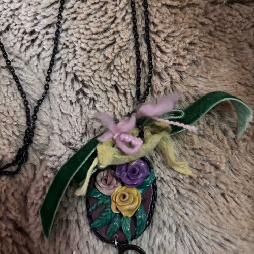 Handmade necklace with 3d flowers like new