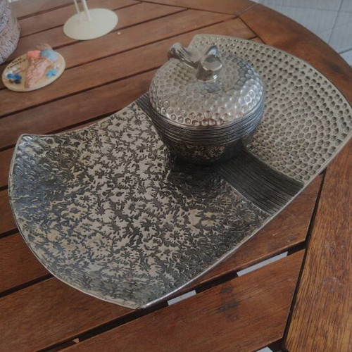 Decorative plate and vase like new