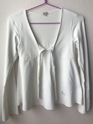Eva blouse with long bell sleeve white like new