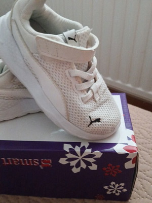 Puma kids athletic shoes used size 24