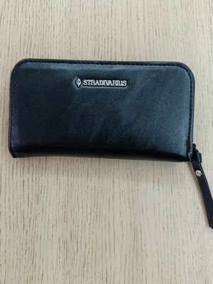 Stradivarius black wallet like new with zipper and card slots